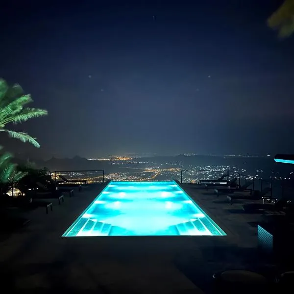 The View, hotel in Al Ḩamrāʼ