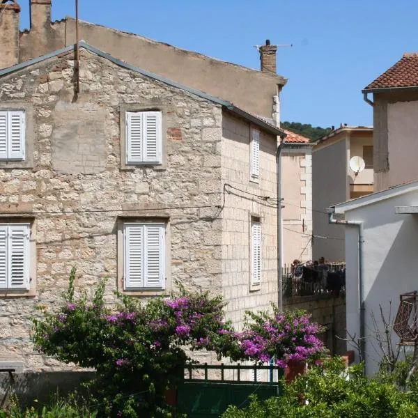 Holiday Home Isabella, hotel in Vis