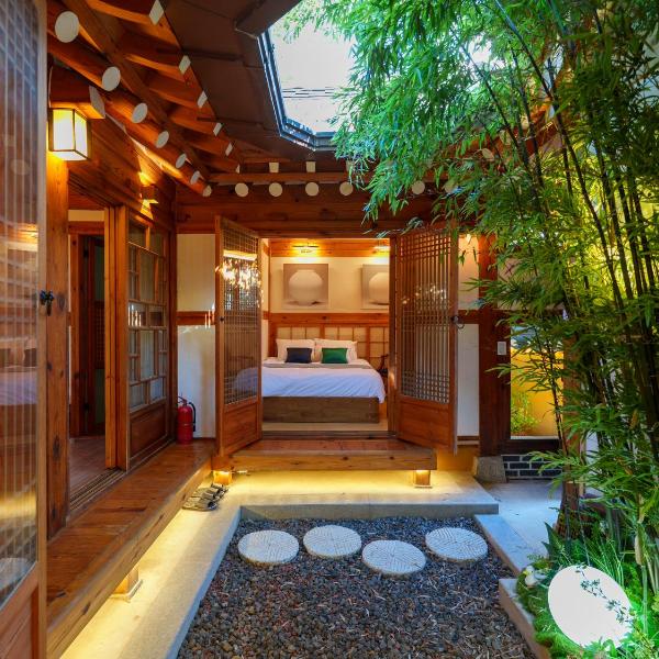 #서촌전통한옥독채 #Seochon Hanok PrivateHouse #4BR2BA #9Guests #4min Walk GyeongbokgungStation #Bukchon #Gwanghwamun #Gyeongbokgung #명동, Séoul