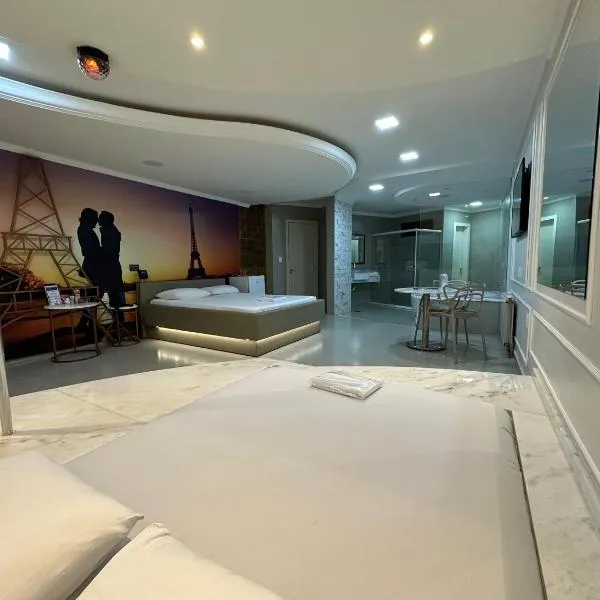 Motel Casa de Pedra, hotel v destinaci Caràzinho