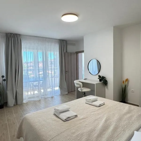 Flowers Apartments Pula, city center, hotel i Pula