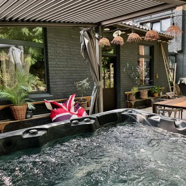 maisonnette jacuzzi spa extérieur chauffé 5mn Lille, hôtel à Saint-André