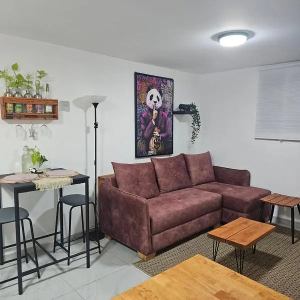 Panda house by the sea, ξενοδοχείο σε Qiryat Yam