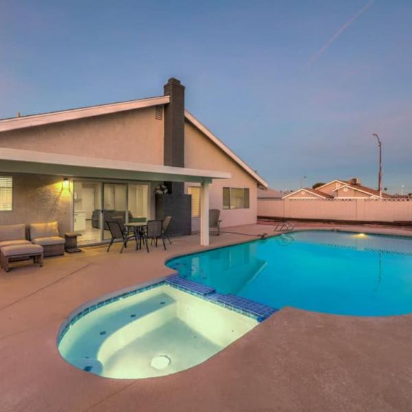 Wedgewood 10 min to Strip Private Pool Spa, Las Vegas