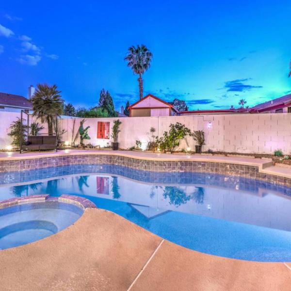 Paintedhills Private Pool Spa 10 min to Strip, Las Vegas