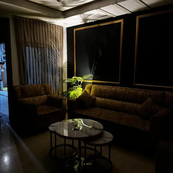 103 Casa Bella 2BHK Modern Apartment with Balcony, hotel v destinaci Islámábád