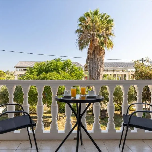 Palm Studios, 350m from Agios Sostis Beach, by ZanteWize, hotel in Zakynthos Town