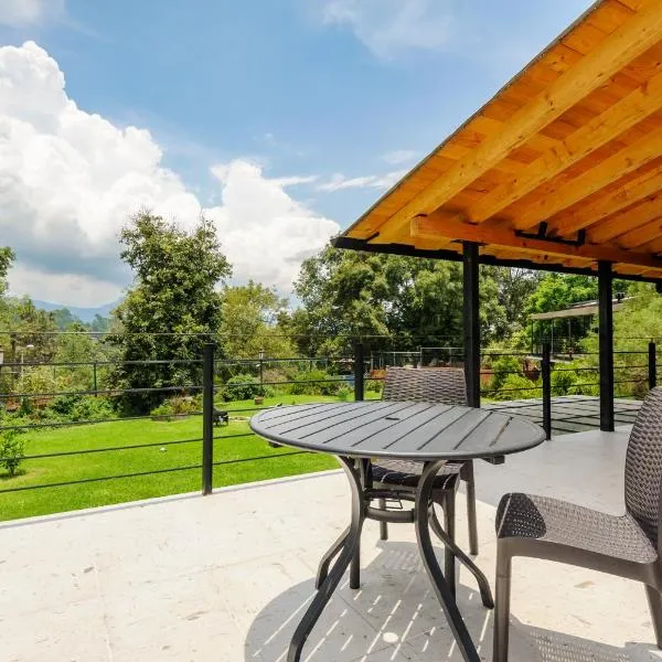 Villa Ahó, Bungalow with private terrace and panoramic views, hotel en Valle de Bravo