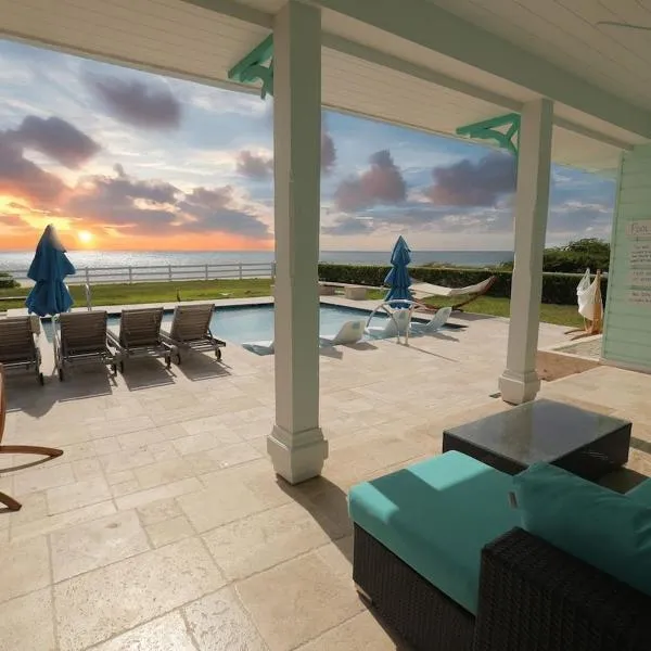 Oceanfront Resort-Style Oasis -Private Pool & Car, hotel v mestu Grand Turk