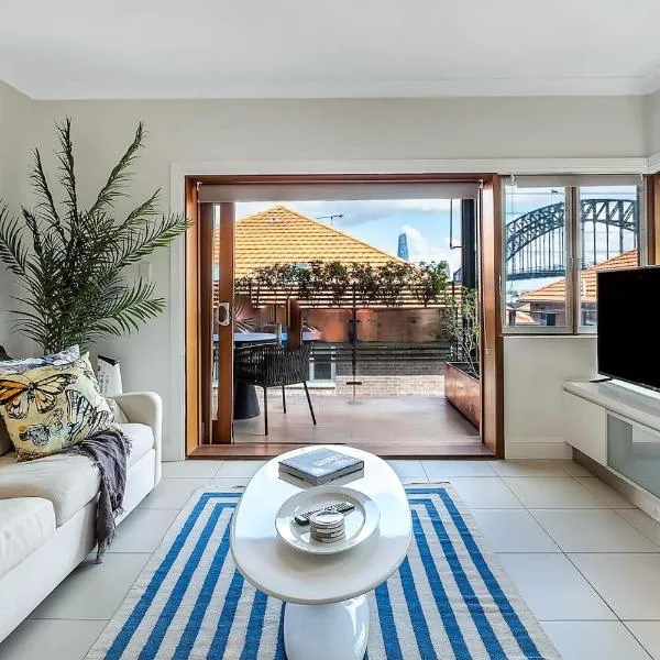 Heatherbrae II - Stunning Harbour Bridge Views!,位于悉尼的酒店