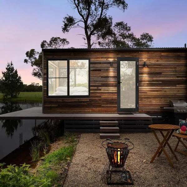 Banksia -designer Tiny Home W Stunning Dam Views, hotel v destinaci Kangaroo Valley