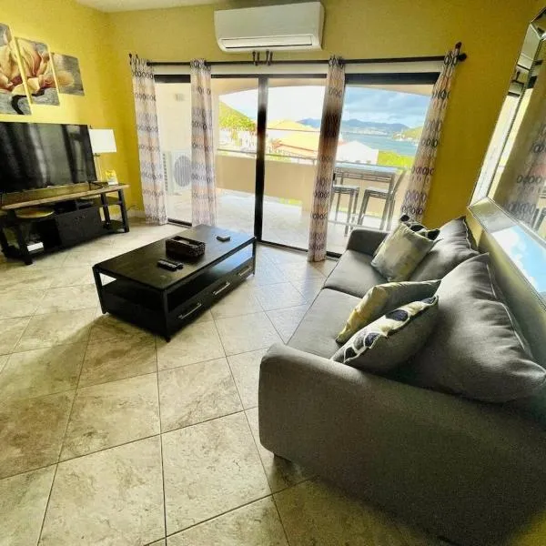 Couples Getaway 1bed 1bath Condo In Red Hook, hotel v destinaci Nazareth