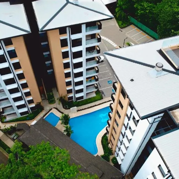 Luxury Suite Torres Del Mar Jacó, hotel in Jacó