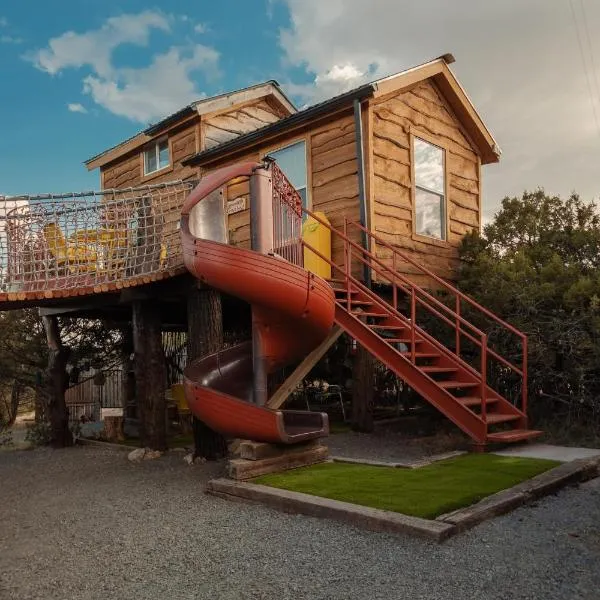 Crows Nest Treehouse At El Mistico Ranch, hotell sihtkohas Nogal