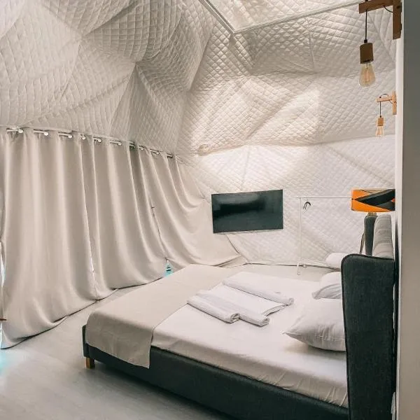 Seagloo Glamping - Adults Only, hotel in Costinesti