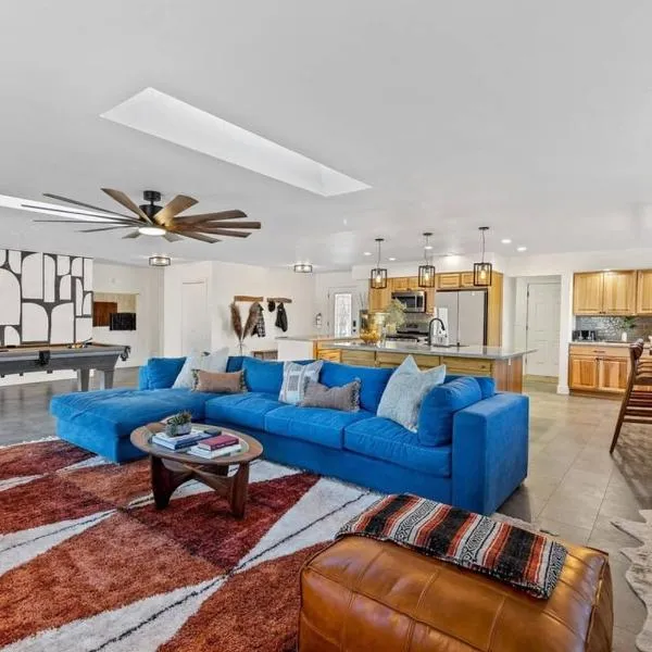 Polar Express Hot Tub Pool Table Mountain Views, hotel in Williams