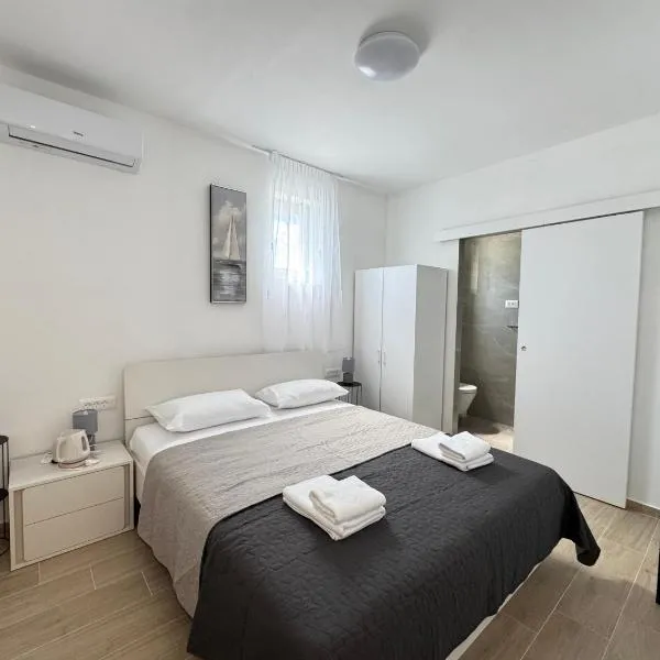 Flowers Apartments Pula, city center 2 – hotel w Puli