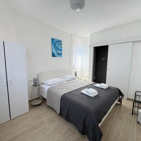 Flowers Apartments Pula, city center 2, hotel u Puli