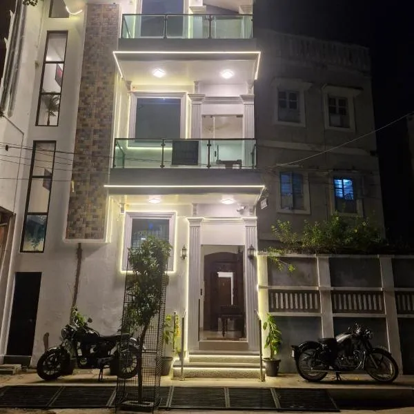 Hotel De Lux Splendid, hotel di Pondicherry