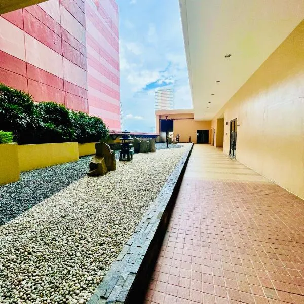 Studio Unit at Grand Riviera Suites in front of US Embassy, hotel in Manila