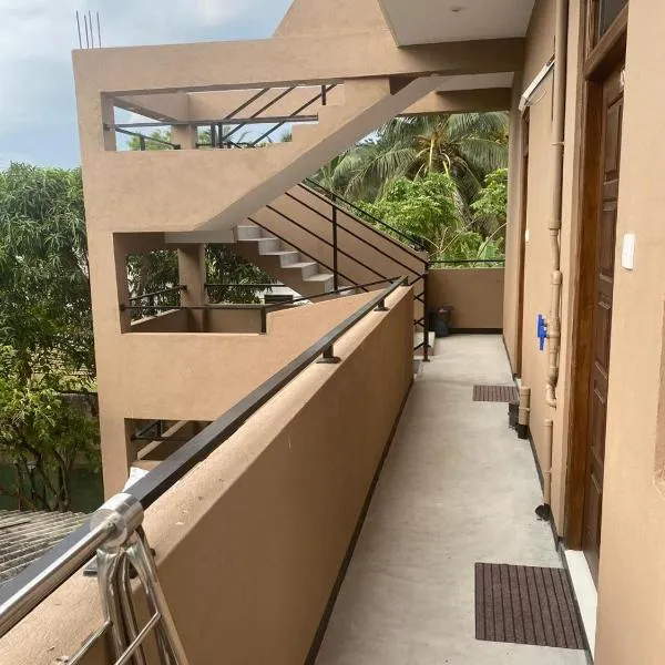 Preni Guest，位于亭可马里的酒店