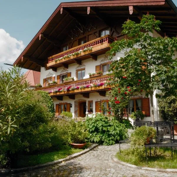 Ferienwohnungen Chiemgau, hotel in Rottau