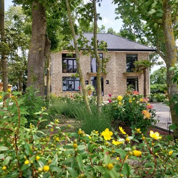 Le Manoir, hotel in Guemps