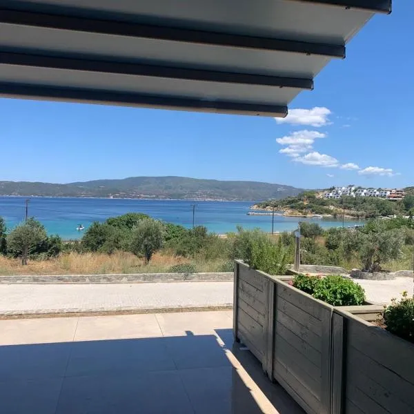 Cave studios, hotel i Ammoulianí