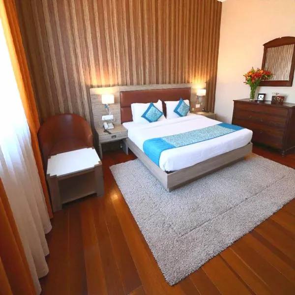 HOTEL CORPORATE PLAZA Near TERMINAL 3 Delhi AIRPORT WITH- FREE Airport PICKUP, hotel in New Delhi