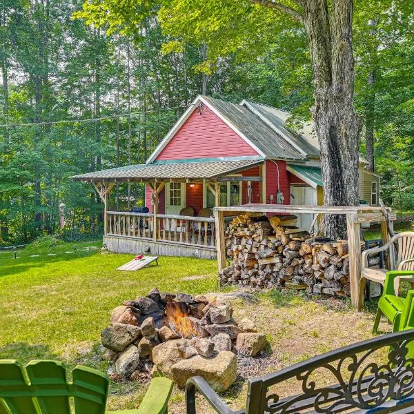 Cottage Less Than 8 Mi to Gore Mountain in Bakers Mill!, hôtel à Bakers Mills