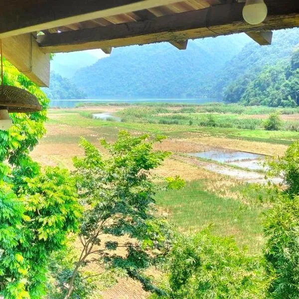 Nam Pé Tày Homestay - View hồ Ba Bể, hotel in Bắc Kạn