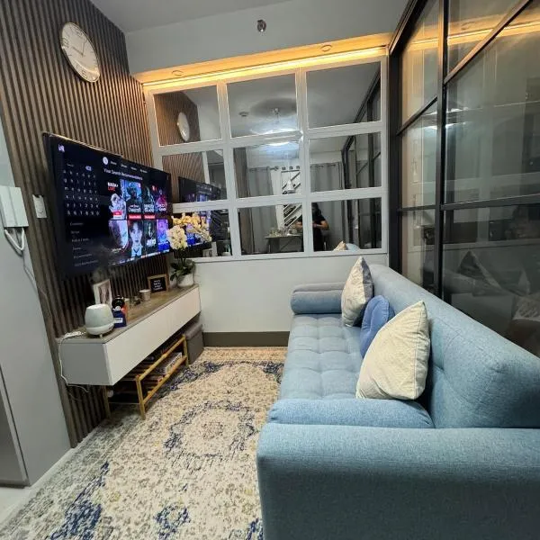 KD's Home - Fast WiFi, Netflix , Pool , Karaoke, hotel i Manila