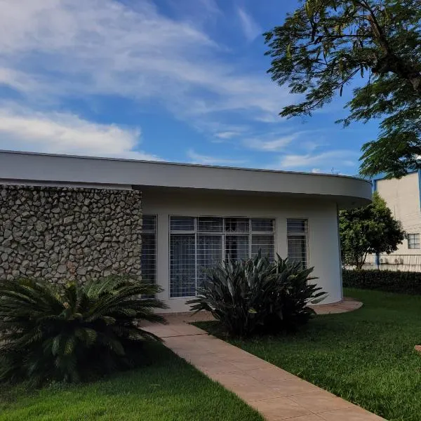 Casa no centro!, hotel in Campo Mourão