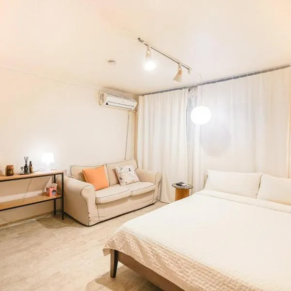 Best Location- Fully renovated 2BR in of Itaewon, hotel v Soulu