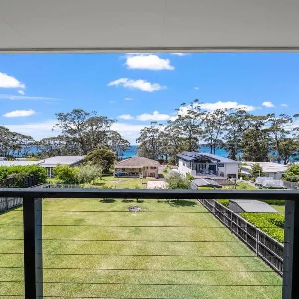 Days By The Bay - 3BR house with ocean views, hotel v destinaci Hyams Beach