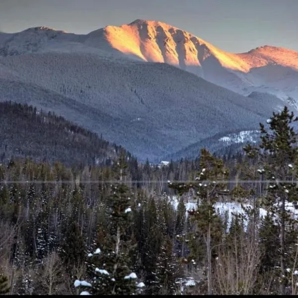 10 Min To Resort! Amazing Views & Sauna!, hotel a Winter Park