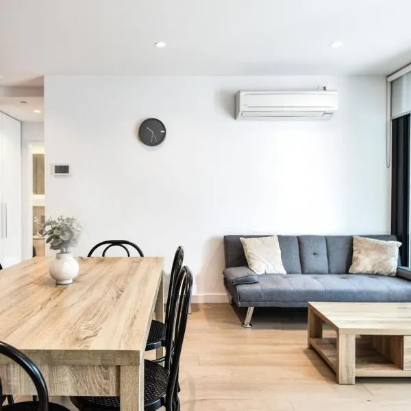 74D Abnb-Style Modern Getaway with City Views & Resort Amenities, hotel sa Melbourne