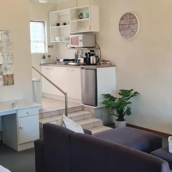 Cozy studio flat in Goodwood, hotel in Goodwood