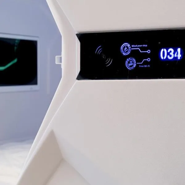 Capsule Hotel Happy lounge, hotel in Tbilisi City