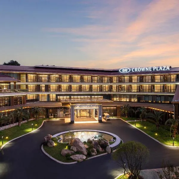 Crowne Plaza Quzhou, an IHG Hotel, хотел в Цюйчжоу
