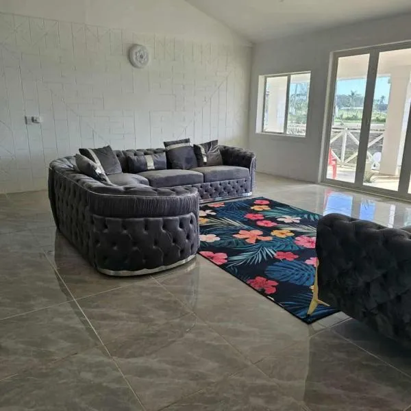 Toafa Elidad Airport Lodge, hotel em Lavengatonga
