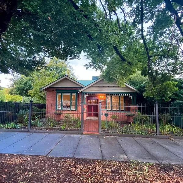 Kelpie Cottage, Luxe 1930s Stay in the Heart, hôtel à Albury