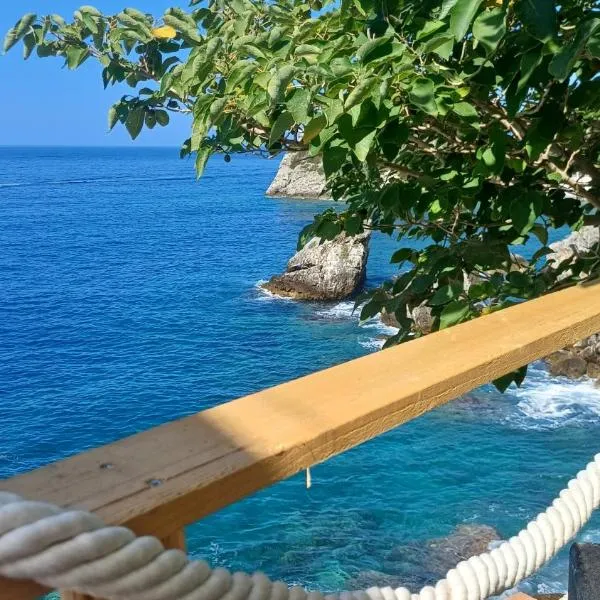 Albania Glamping, hotell i Himare