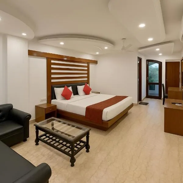 Hotel TJS Royale, Karol Bagh, 2 Mins from Metro, hotel in New Delhi