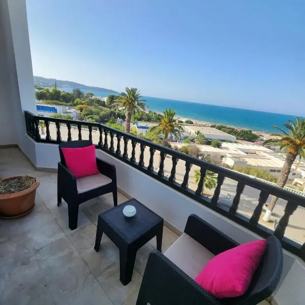 The sea view: Douar el Hafey şehrinde bir otel