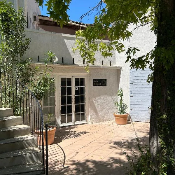Le Mas Angelussi - Le Clos du Soleil, hotel in Salon-de-Provence