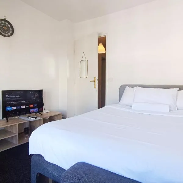 Cozy Corner near Paris La Defense Grande Arche, Hotel in Courbevoie