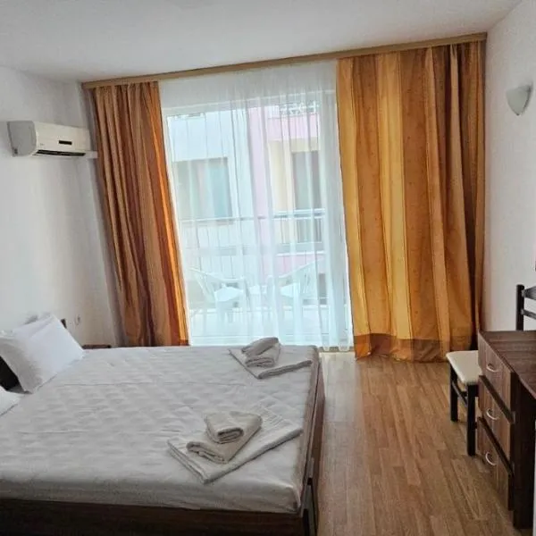 Библиотеката, Hotel in Pomorie