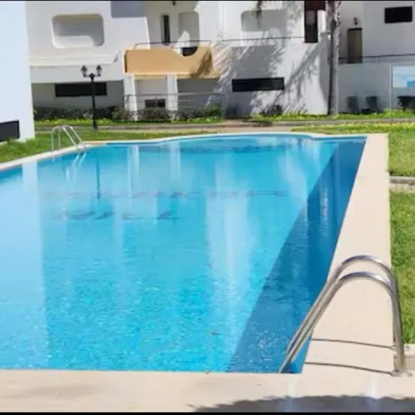 Appartement avec piscine dans une résidence fermée, hotel i Tanger