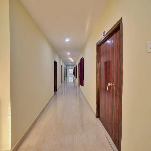 SPOT ON SRI DATTA GRAND INN、ワランガルのホテル
